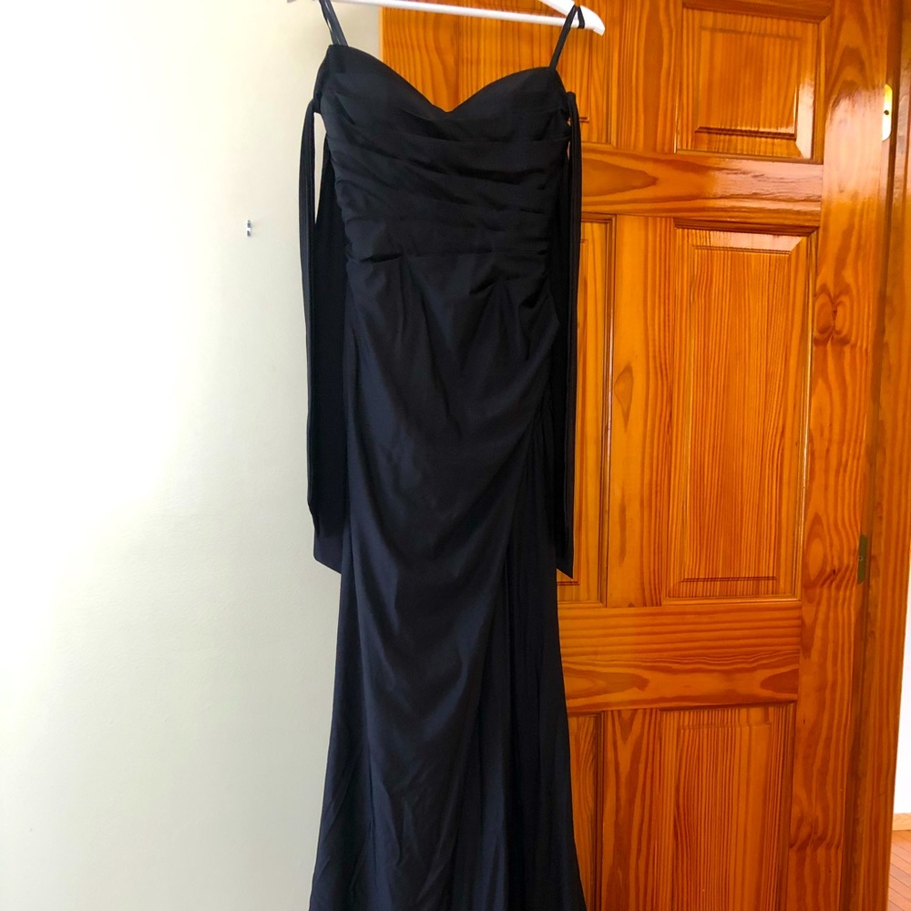 Tianna Gown. Size 8 (normally wear a 6). Detailed shoulder and a high leg slit